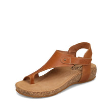 Taos Footwear Women's Fame Sandal in Tan